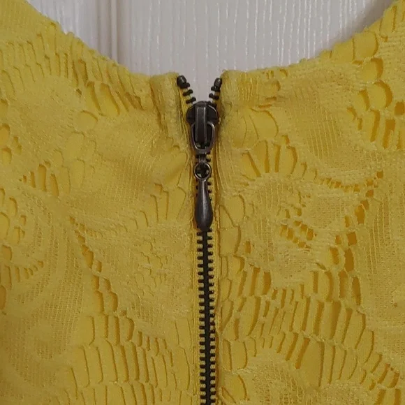 bebop Yellow Lace Sundress - Women sz Lg Laser-cut detail to waistline Lined EUC - Picture 5 of 6